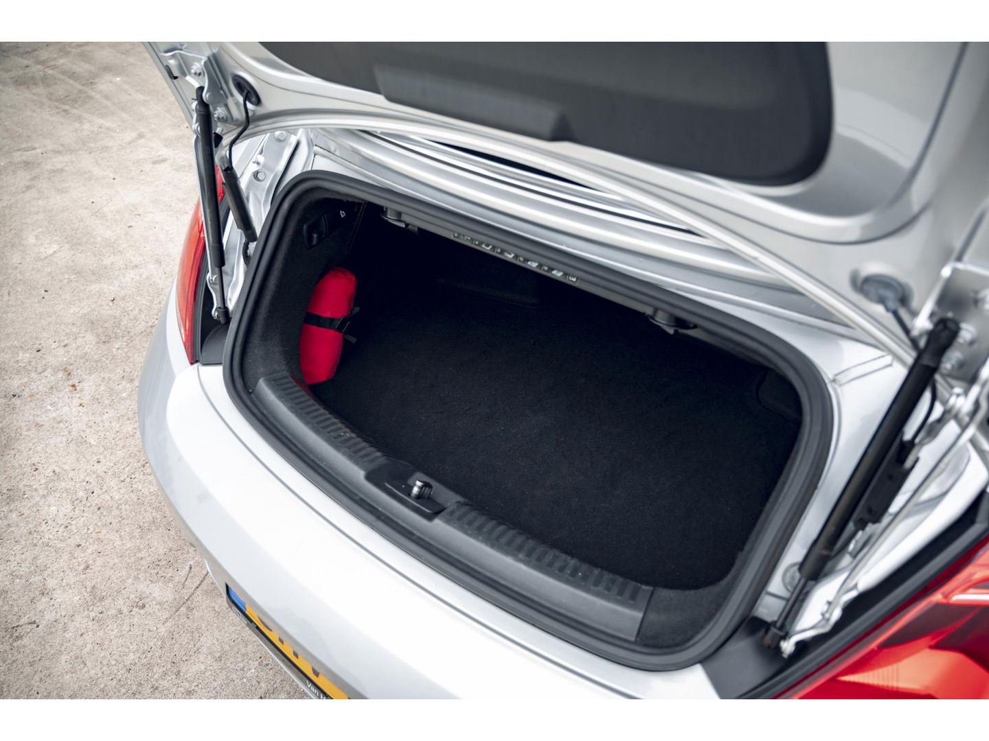 Volkswagen Beetle Cabriolet 1.2 TSI | LM VELGEN | ALL SEASON BANDEN | STOELVERWARMING