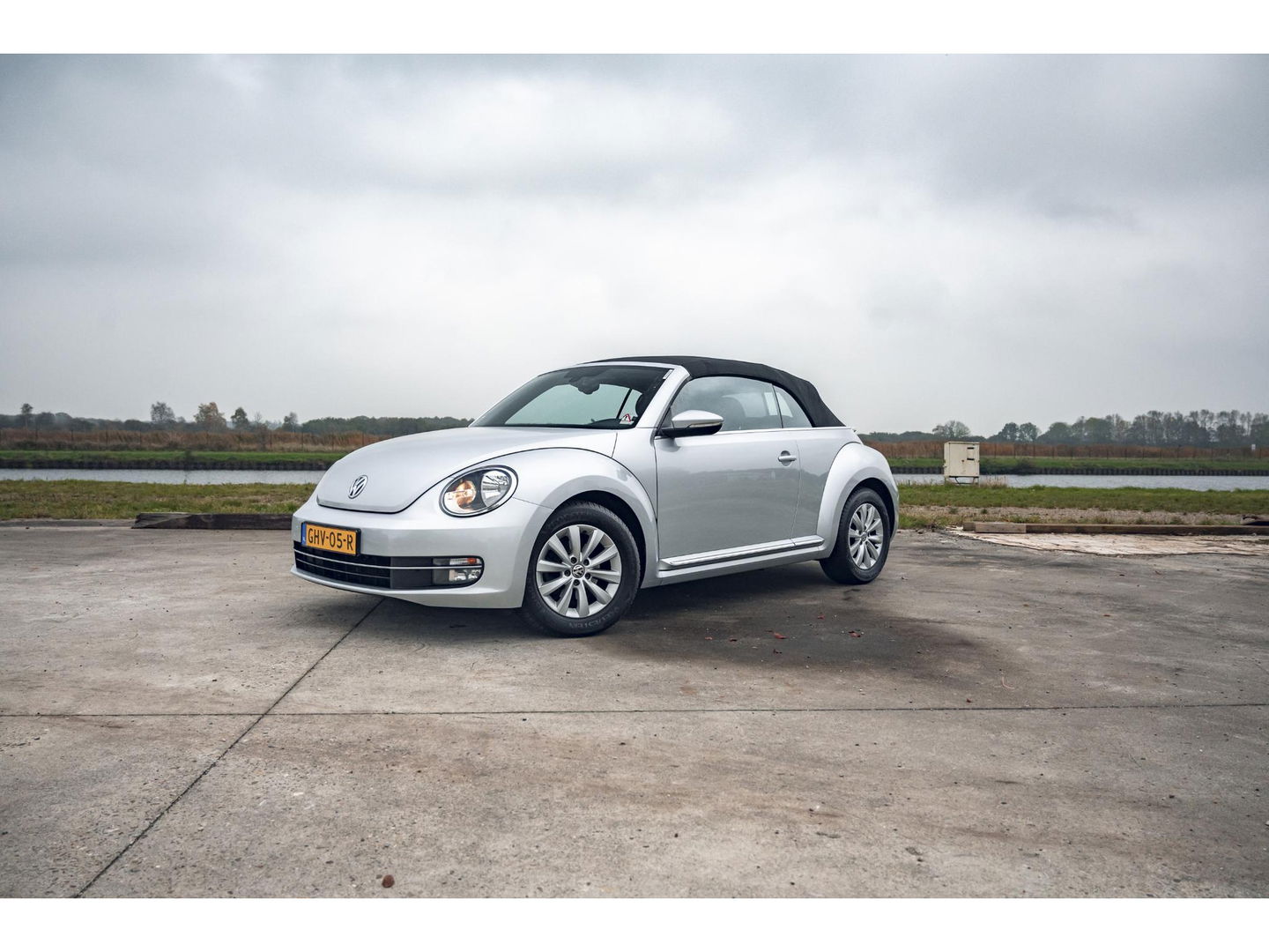 Volkswagen Beetle Cabriolet 1.2 TSI | LM VELGEN | ALL SEASON BANDEN | STOELVERWARMING