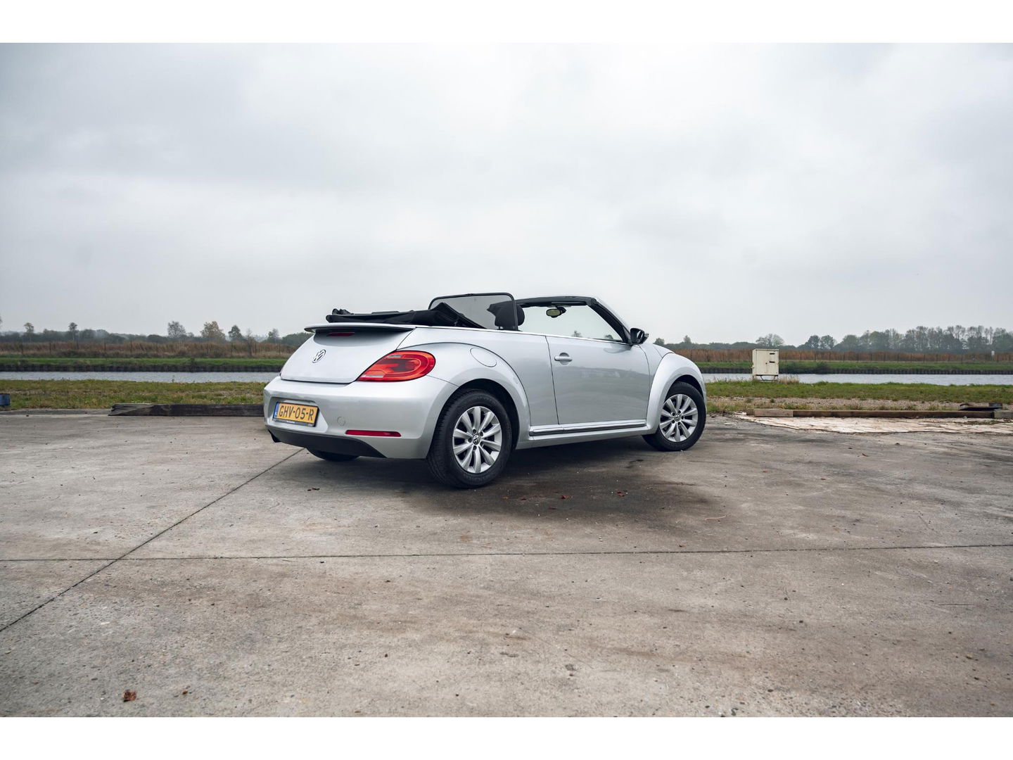 Volkswagen Beetle Cabriolet 1.2 TSI | LM VELGEN | ALL SEASON BANDEN | STOELVERWARMING