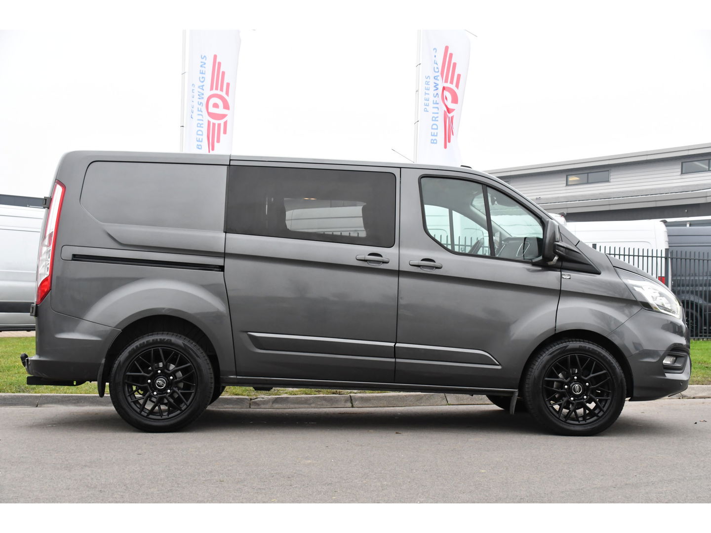 Ford Transit Custom 300 2.0 TDCI L1H1 Limited DC Raptor Edition Camera, Cruise, Carplay, 2 x Schuifdeur, LED, Stoelverwarming, 130pk, Automaat, Uniek!