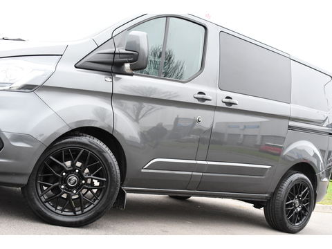 Ford Transit Custom 300 2.0 TDCI L1H1 Limited DC Raptor Edition Camera, Cruise, Carplay, 2 x Schuifdeur, LED, Stoelverwarming, 130pk, Automaat, Uniek!