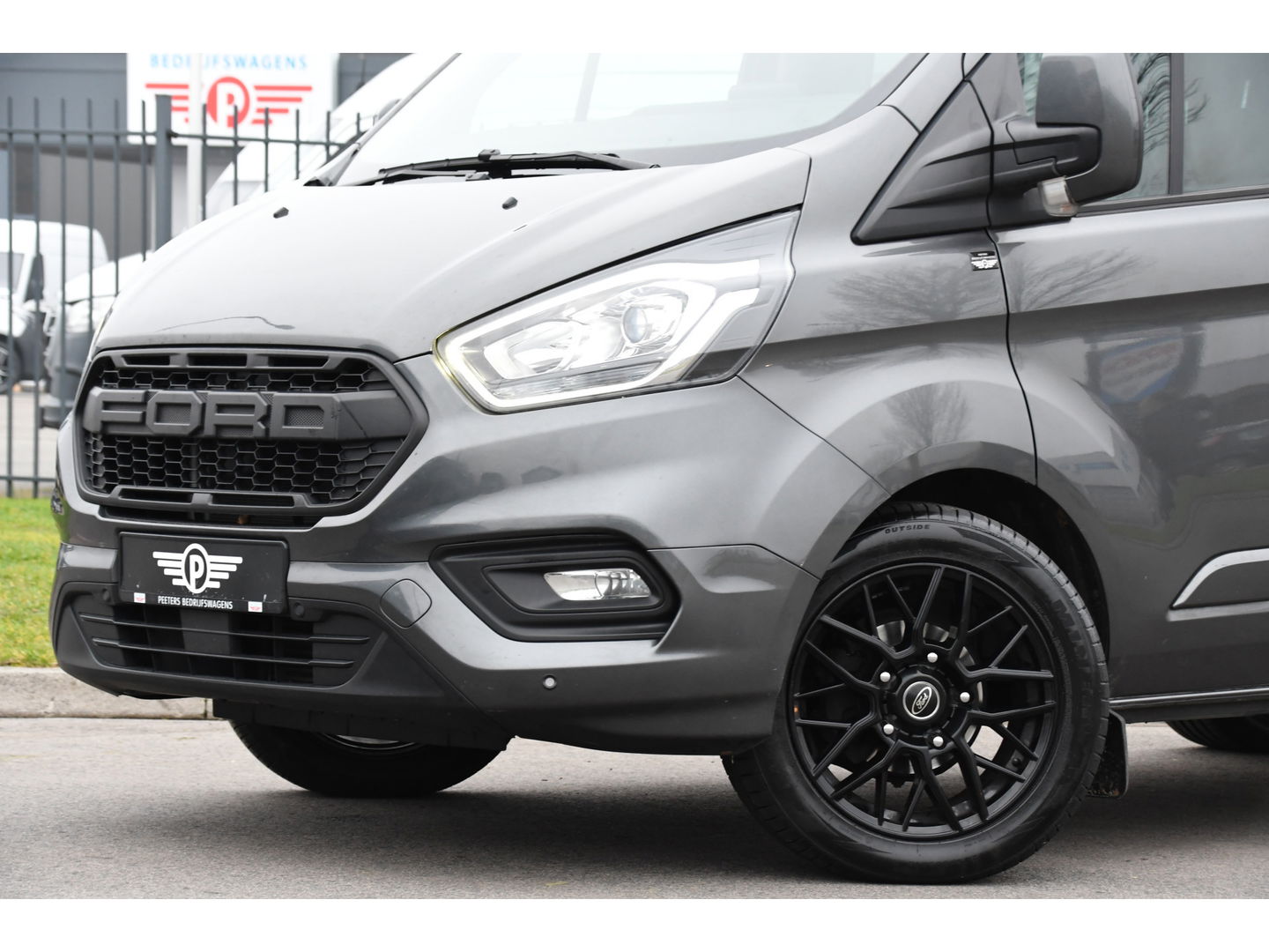 Ford Transit Custom 300 2.0 TDCI L1H1 Limited DC Raptor Edition Camera, Cruise, Carplay, 2 x Schuifdeur, LED, Stoelverwarming, 130pk, Automaat, Uniek!