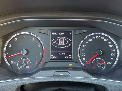 Volkswagen T-Roc 1.5 TSI Sport | Bluetooth | Trekhaak | Airconditioning | Achteruitrijdcamera | Navigatie | Parkeersensoren |