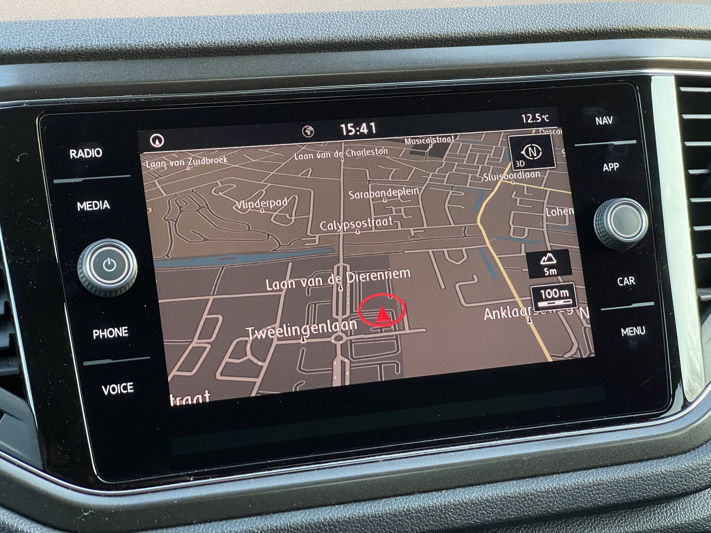 Volkswagen T-Roc 1.5 TSI Sport | Bluetooth | Trekhaak | Airconditioning | Achteruitrijdcamera | Navigatie | Parkeersensoren |