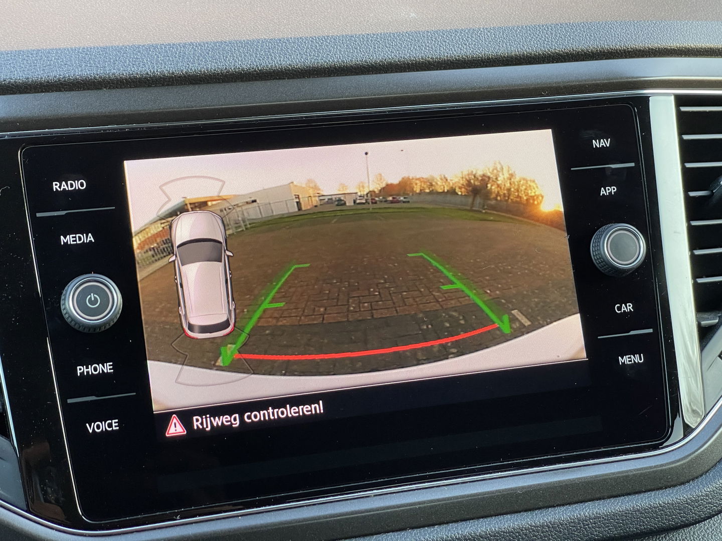 Volkswagen T-Roc 1.5 TSI Sport | Bluetooth | Trekhaak | Airconditioning | Achteruitrijdcamera | Navigatie | Parkeersensoren |