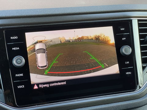 Volkswagen T-Roc 1.5 TSI Sport | Bluetooth | Trekhaak | Airconditioning | Achteruitrijdcamera | Navigatie | Parkeersensoren |