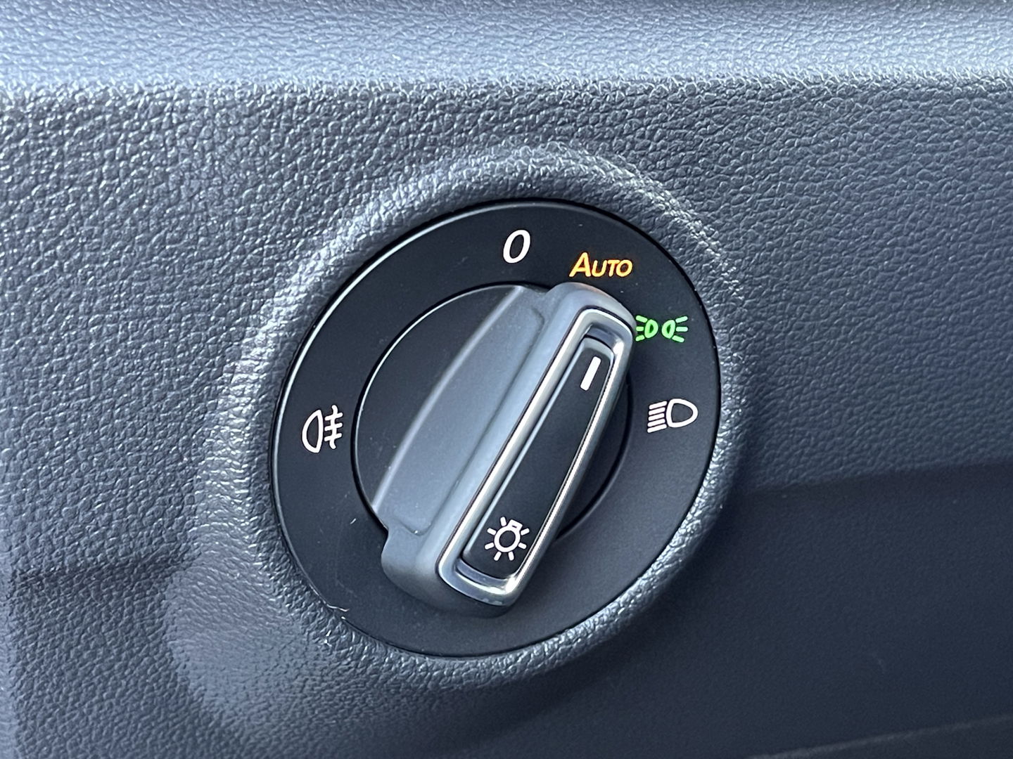 Volkswagen T-Roc 1.5 TSI Sport | Bluetooth | Trekhaak | Airconditioning | Achteruitrijdcamera | Navigatie | Parkeersensoren |