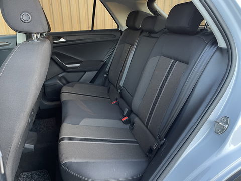 Volkswagen T-Roc 1.5 TSI Sport | Bluetooth | Trekhaak | Airconditioning | Achteruitrijdcamera | Navigatie | Parkeersensoren |