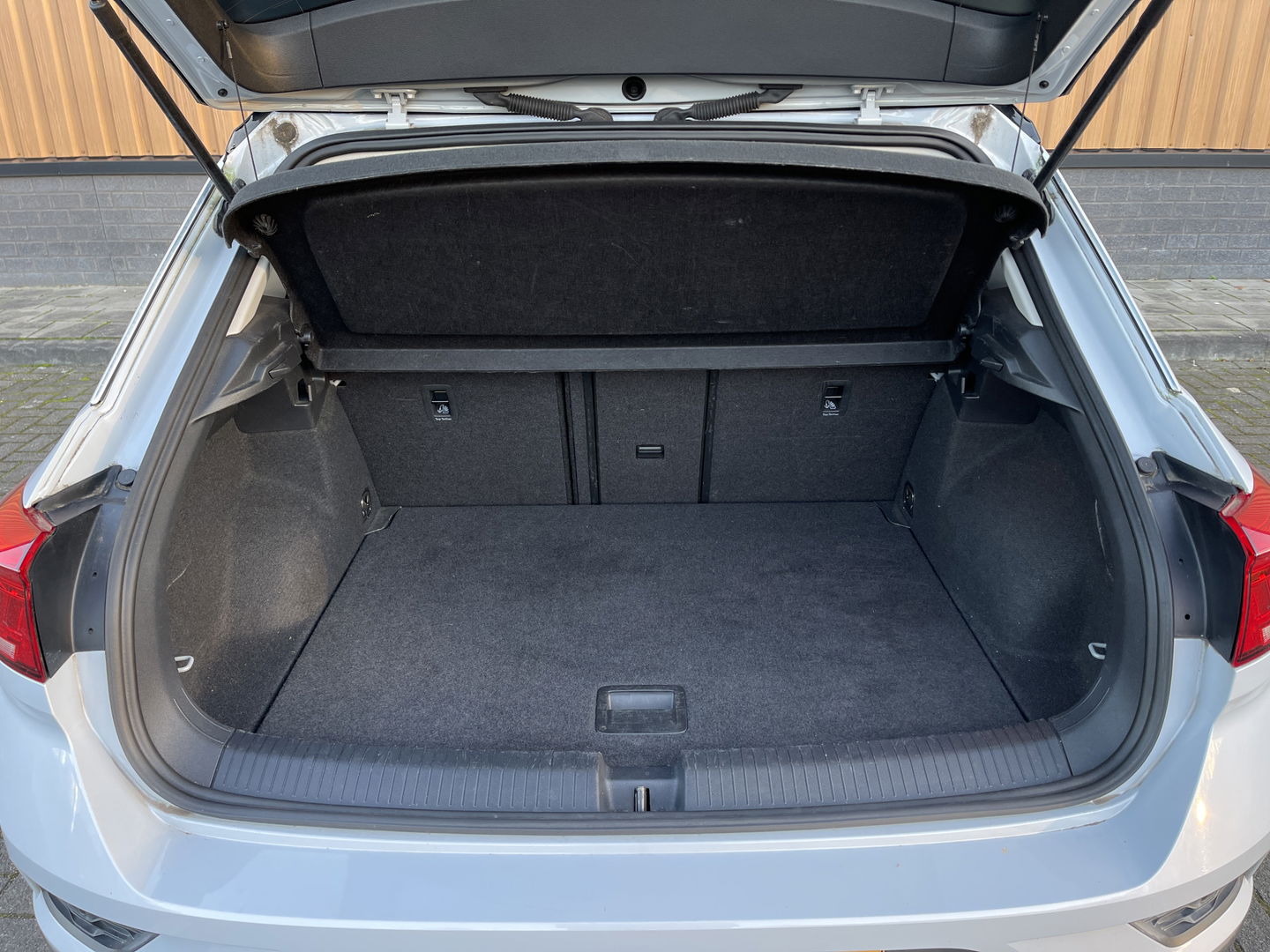 Volkswagen T-Roc 1.5 TSI Sport | Bluetooth | Trekhaak | Airconditioning | Achteruitrijdcamera | Navigatie | Parkeersensoren |