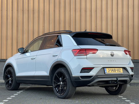 Volkswagen T-Roc 1.5 TSI Sport | Bluetooth | Trekhaak | Airconditioning | Achteruitrijdcamera | Navigatie | Parkeersensoren |