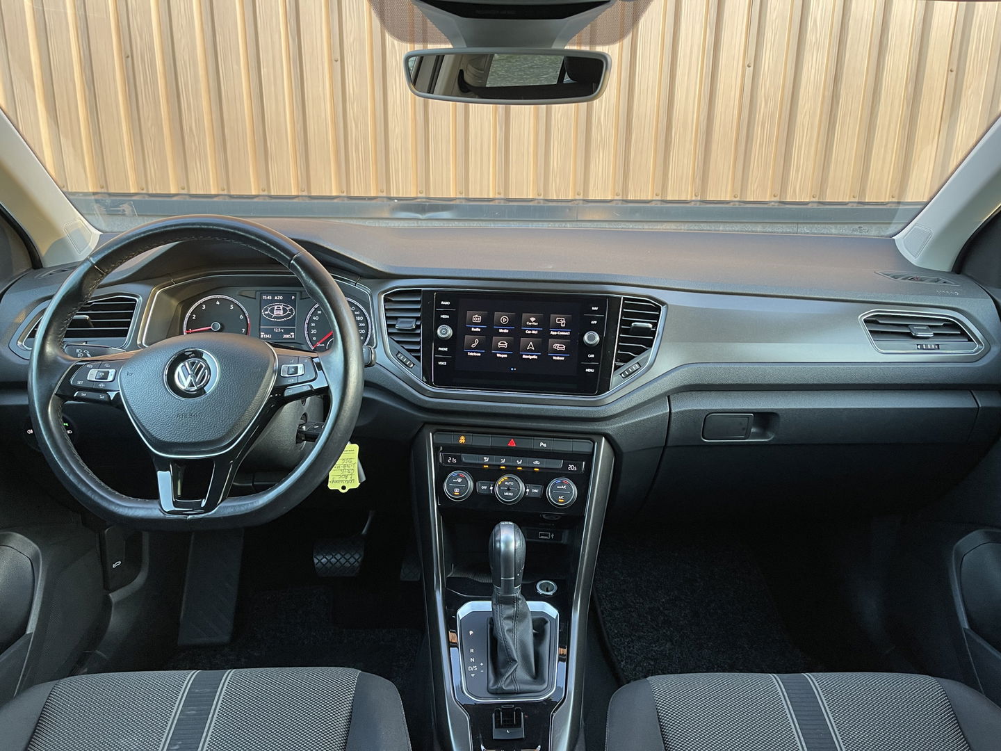Volkswagen T-Roc 1.5 TSI Sport | Bluetooth | Trekhaak | Airconditioning | Achteruitrijdcamera | Navigatie | Parkeersensoren |