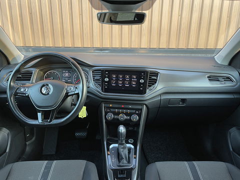 Volkswagen T-Roc 1.5 TSI Sport | Bluetooth | Trekhaak | Airconditioning | Achteruitrijdcamera | Navigatie | Parkeersensoren |