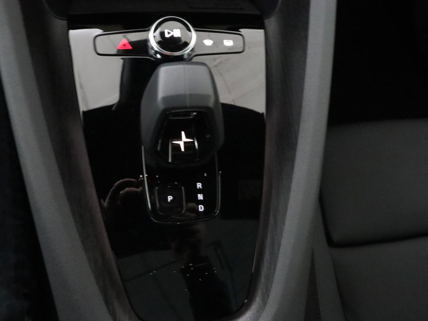 Polestar 2 Long Range Dual Motor Launch Edition 78kWh | Panoramadak | 360 Camera | Stoel & stuurverwarming | Adaptive cruise | Keyless | Carplay | Navigatie | Memory