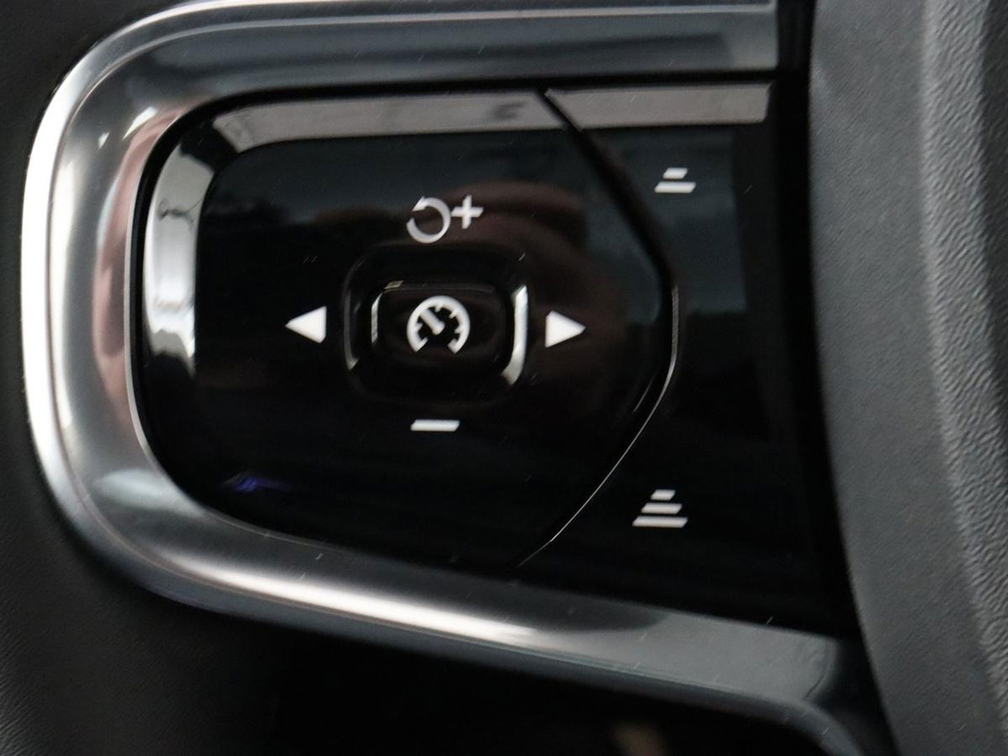 Polestar 2 Long Range Dual Motor Launch Edition 78kWh | Panoramadak | 360 Camera | Stoel & stuurverwarming | Adaptive cruise | Keyless | Carplay | Navigatie | Memory