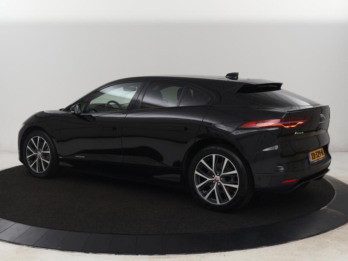 Jaguar I-PACE EV400 HSE 90 kWh | Panoramadak | Head-Up | Luchtvering | 360 Camera | Stoelverwarming | Adaptive cruise | Matrix LED | Carplay | Leder | Meridian Surround | Navigatie | Park Assist