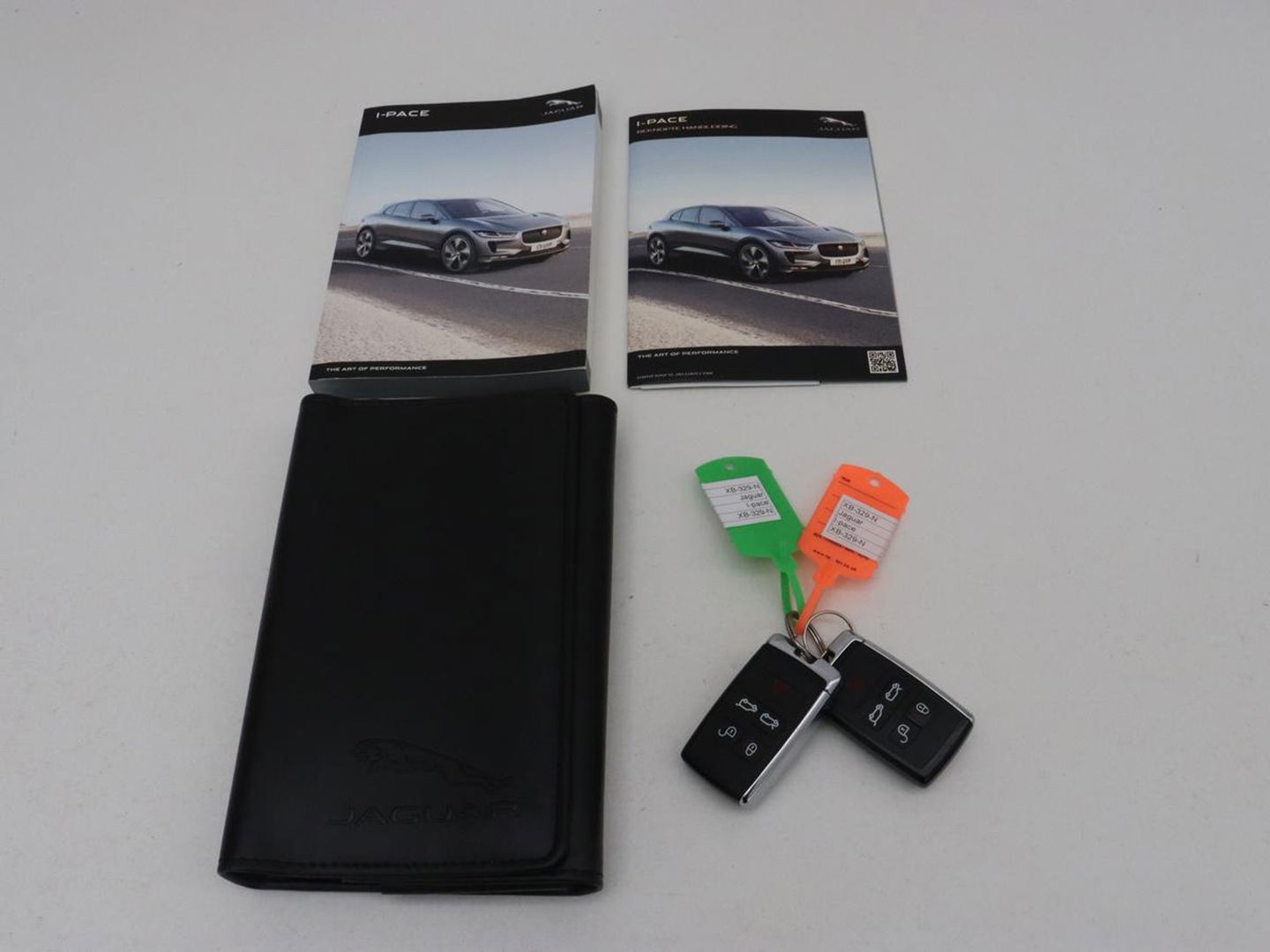 Jaguar I-PACE EV400 HSE 90 kWh | Panoramadak | Head-Up | Luchtvering | 360 Camera | Stoelverwarming | Adaptive cruise | Matrix LED | Carplay | Leder | Meridian Surround | Navigatie | Park Assist