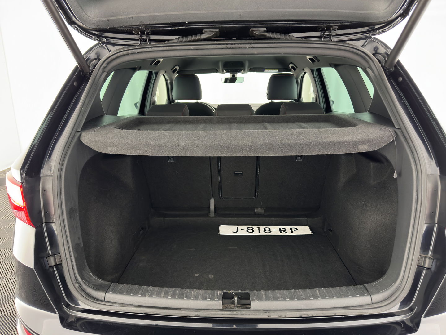 SEAT Ateca 1.5 TSI FR Business Intense (INCL-BTW) *FULL-LED | SPORT-SEATS | NAVI-FULLMAP | LEATHER-MICROFIBRE | CAMERA | KEYLESS | DAB+ | CARPLAY | ECC | PDC | CRUISE | TOWBAR | 18''ALU*