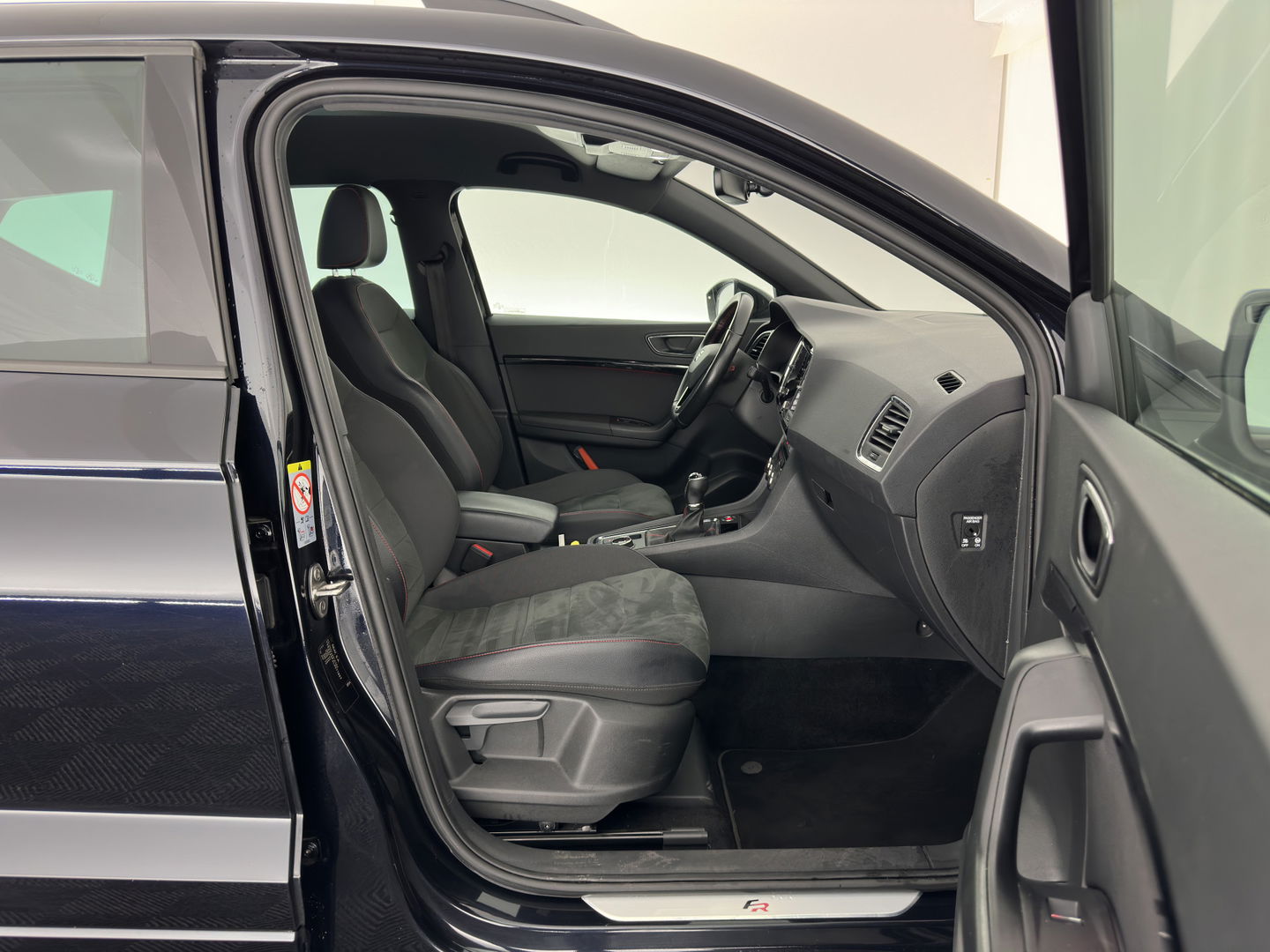 SEAT Ateca 1.5 TSI FR Business Intense (INCL-BTW) *FULL-LED | SPORT-SEATS | NAVI-FULLMAP | LEATHER-MICROFIBRE | CAMERA | KEYLESS | DAB+ | CARPLAY | ECC | PDC | CRUISE | TOWBAR | 18''ALU*