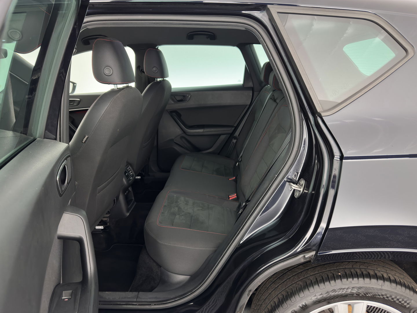 SEAT Ateca 1.5 TSI FR Business Intense (INCL-BTW) *FULL-LED | SPORT-SEATS | NAVI-FULLMAP | LEATHER-MICROFIBRE | CAMERA | KEYLESS | DAB+ | CARPLAY | ECC | PDC | CRUISE | TOWBAR | 18''ALU*