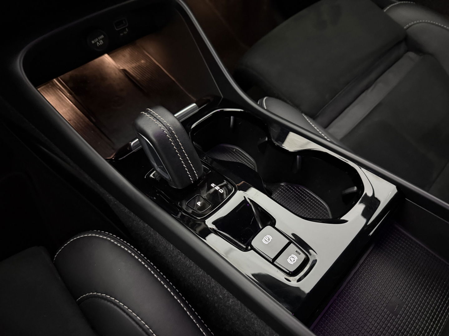 Volvo XC40 1.5 T4 Recharge R-Design | SOH 92% | Adap. Cruise | Camera | Virtual | Stoel/Stuur verw. | Sfeer | Trekh. | Keyless