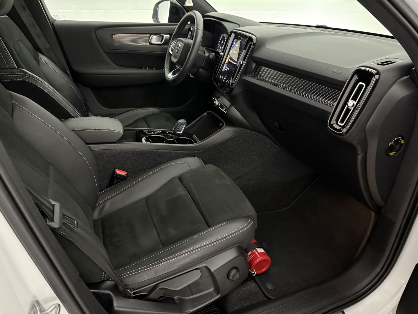 Volvo XC40 1.5 T4 Recharge R-Design | SOH 92% | Adap. Cruise | Camera | Virtual | Stoel/Stuur verw. | Sfeer | Trekh. | Keyless