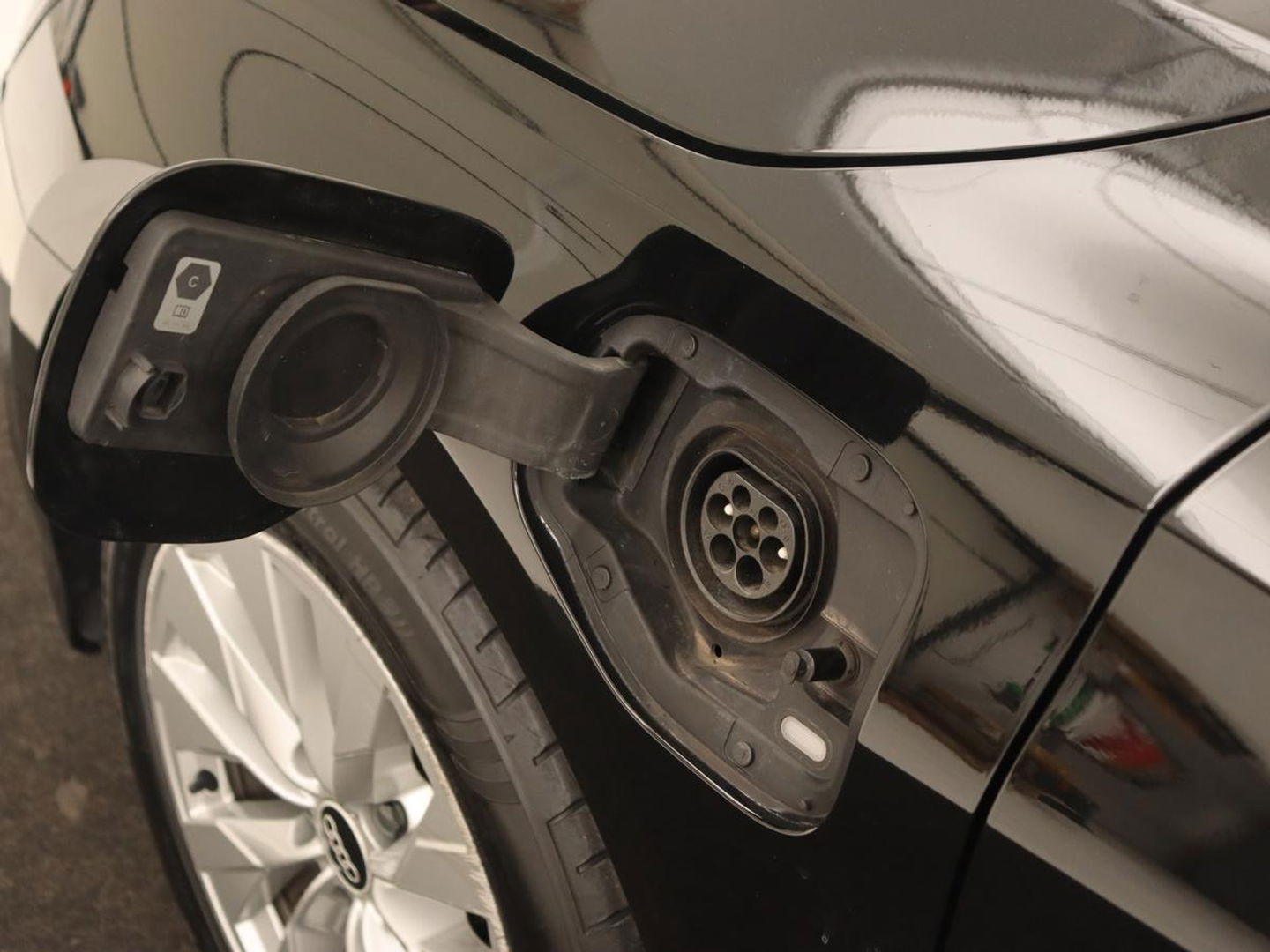 Audi A3 40 TFSI e Edition | Navigatie | Virtual Cockpit | Carplay | Climate control | Getint glas | Cruise control | Full LED | PHEV | Plug In