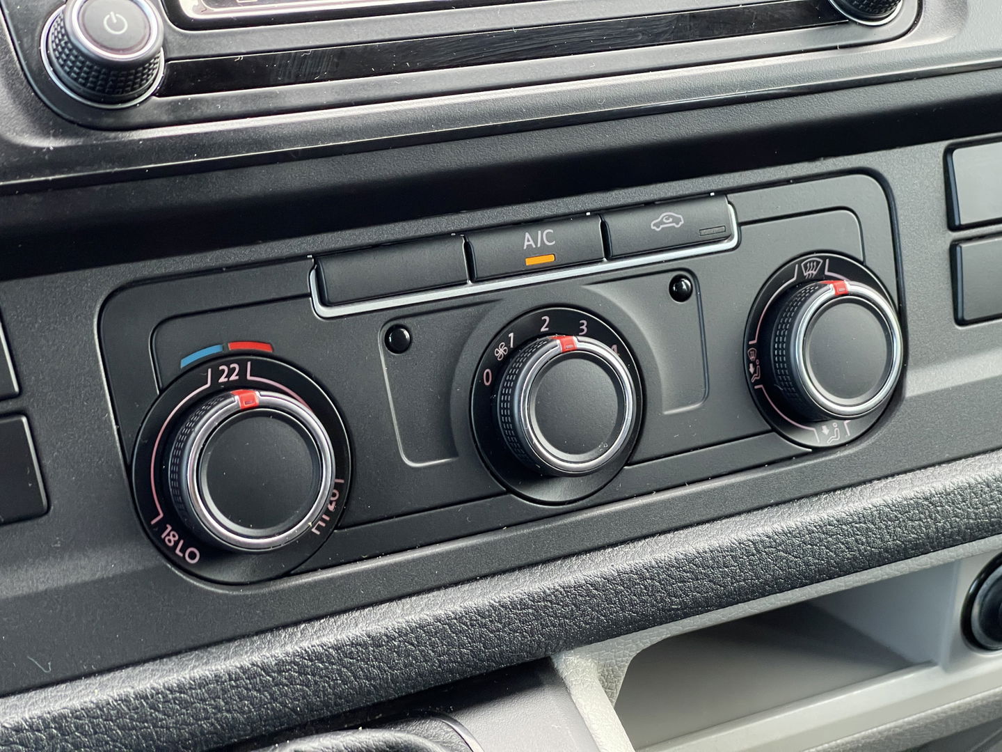 Volkswagen Transporter 2.0 TDI L2H1 DC | Marge! | Pick-up! | 6 Pers. | Trekhaak | Apple Carplay | Cruise Control | Stop&GO | Airconditioning |