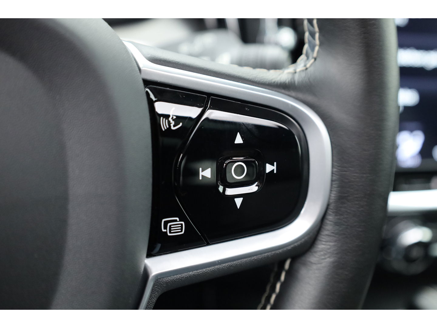 Volvo V60 2.0 T8 390 PK AWD R-Design | Pano-dak | Sportstoelen | HUD | Trekhaak | ACC | Blis | H&K Audio |