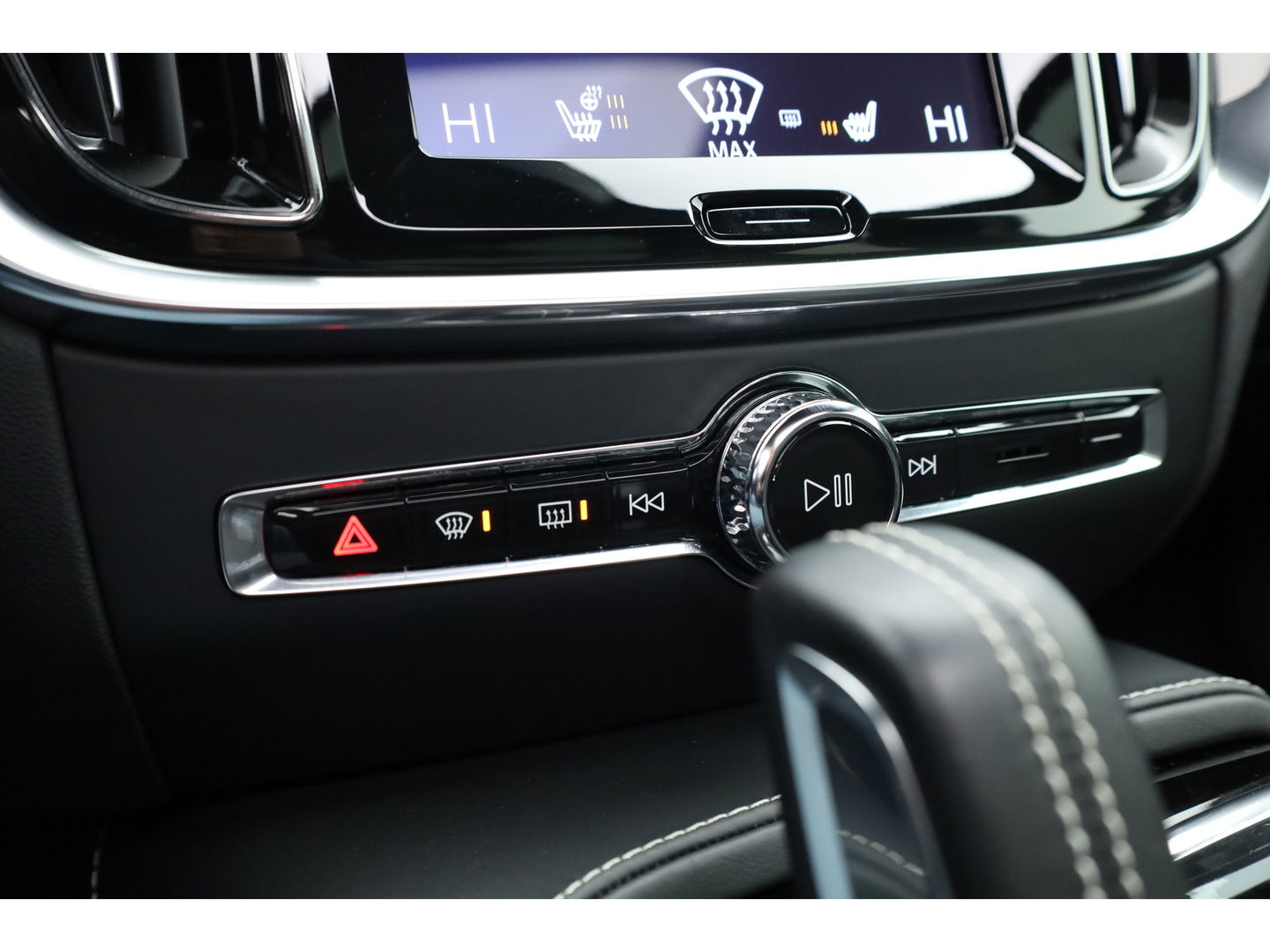 Volvo V60 2.0 T8 390 PK AWD R-Design | Pano-dak | Sportstoelen | HUD | Trekhaak | ACC | Blis | H&K Audio |