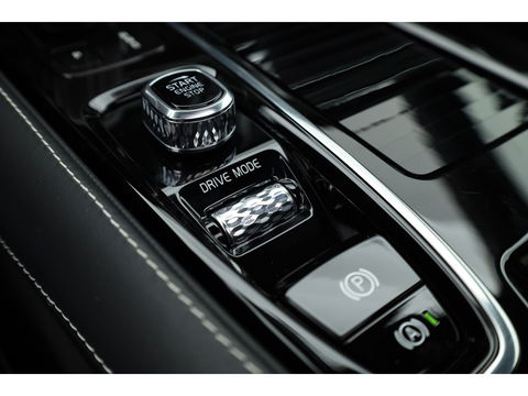 Volvo V60 2.0 T8 390 PK AWD R-Design | Pano-dak | Sportstoelen | HUD | Trekhaak | ACC | Blis | H&K Audio |