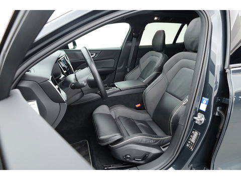 Volvo V60 2.0 T8 390 PK AWD R-Design | Pano-dak | Sportstoelen | HUD | Trekhaak | ACC | Blis | H&K Audio |