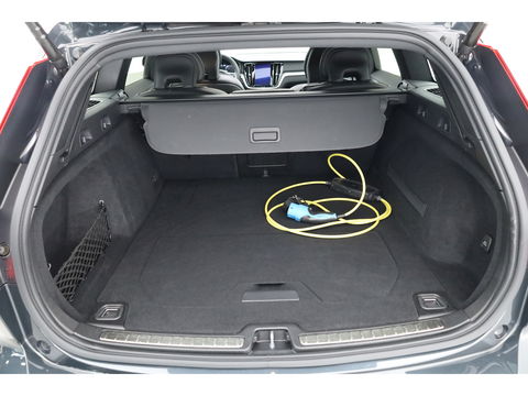 Volvo V60 2.0 T8 390 PK AWD R-Design | Pano-dak | Sportstoelen | HUD | Trekhaak | ACC | Blis | H&K Audio |