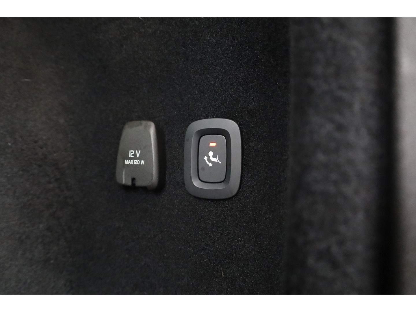 Volvo V60 2.0 T8 390 PK AWD R-Design | Pano-dak | Sportstoelen | HUD | Trekhaak | ACC | Blis | H&K Audio |