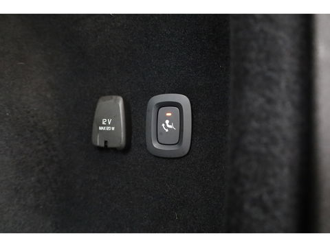Volvo V60 2.0 T8 390 PK AWD R-Design | Pano-dak | Sportstoelen | HUD | Trekhaak | ACC | Blis | H&K Audio |