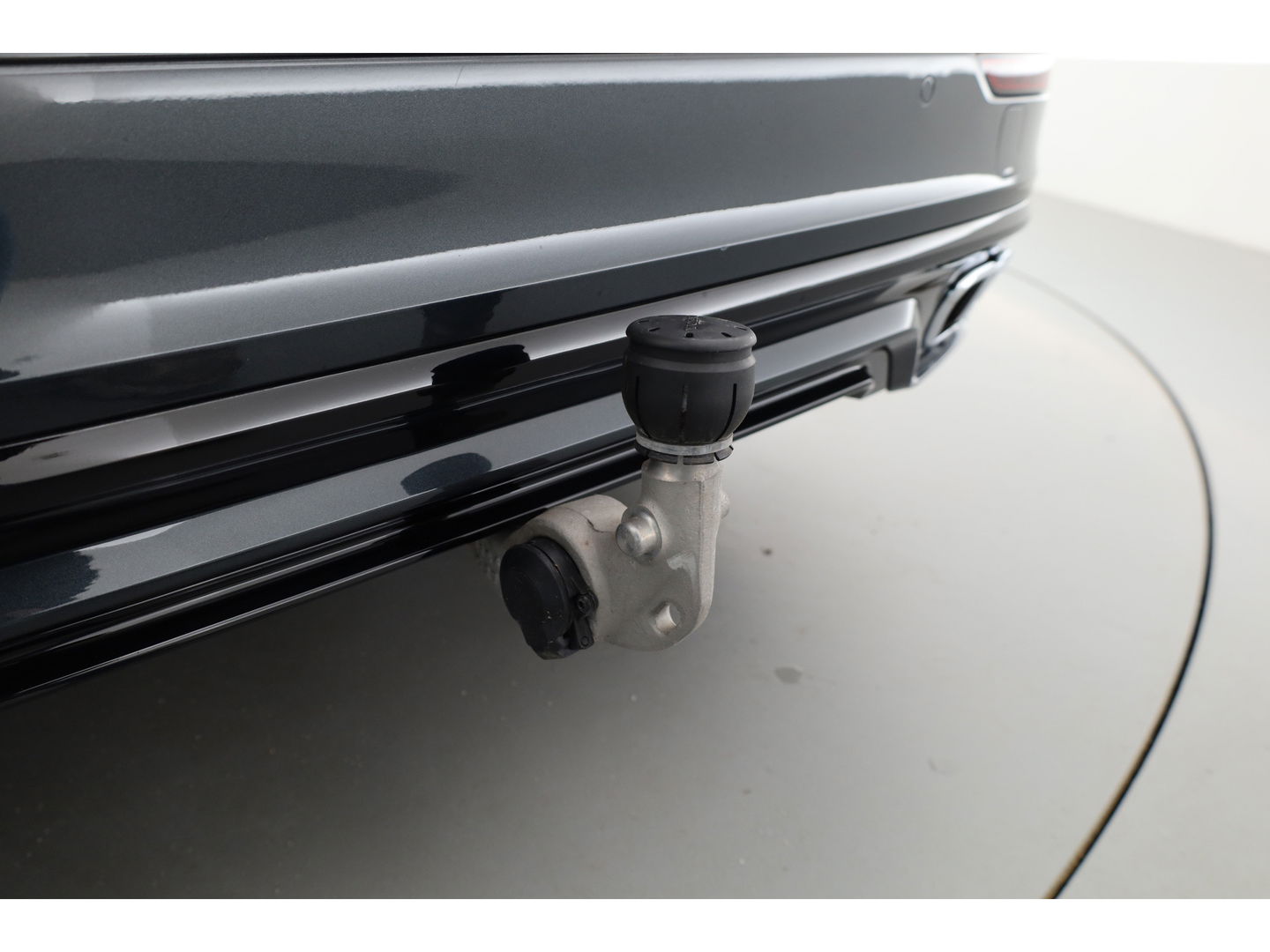 Volvo V60 2.0 T8 390 PK AWD R-Design | Pano-dak | Sportstoelen | HUD | Trekhaak | ACC | Blis | H&K Audio |