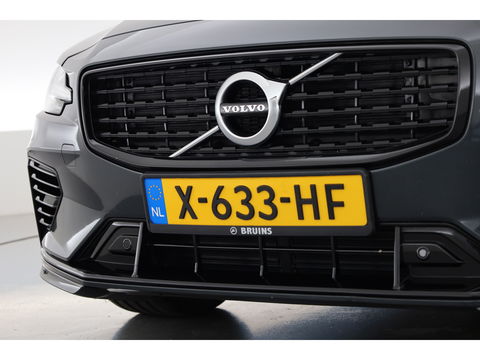 Volvo V60 2.0 T8 390 PK AWD R-Design | Pano-dak | Sportstoelen | HUD | Trekhaak | ACC | Blis | H&K Audio |