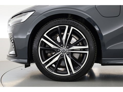 Volvo V60 2.0 T8 390 PK AWD R-Design | Pano-dak | Sportstoelen | HUD | Trekhaak | ACC | Blis | H&K Audio |