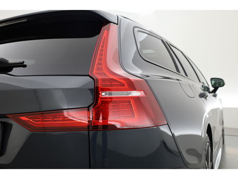 Volvo V60 2.0 T8 390 PK AWD R-Design | Pano-dak | Sportstoelen | HUD | Trekhaak | ACC | Blis | H&K Audio |