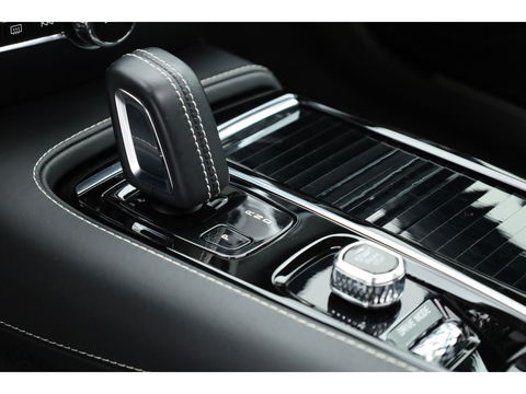 Volvo V60 2.0 T8 390 PK AWD R-Design | Pano-dak | Sportstoelen | HUD | Trekhaak | ACC | Blis | H&K Audio |