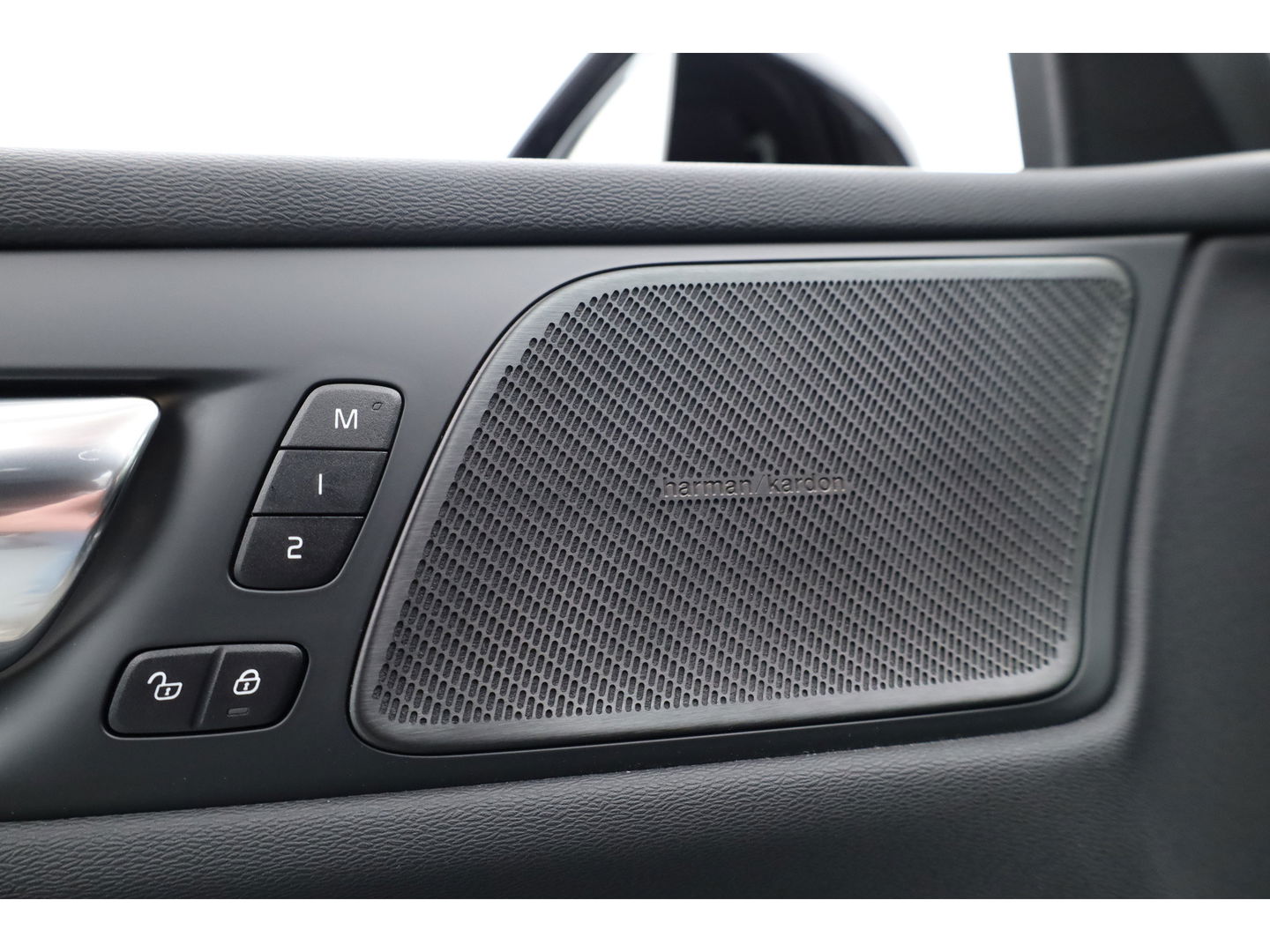 Volvo V60 2.0 T8 390 PK AWD R-Design | Pano-dak | Sportstoelen | HUD | Trekhaak | ACC | Blis | H&K Audio |