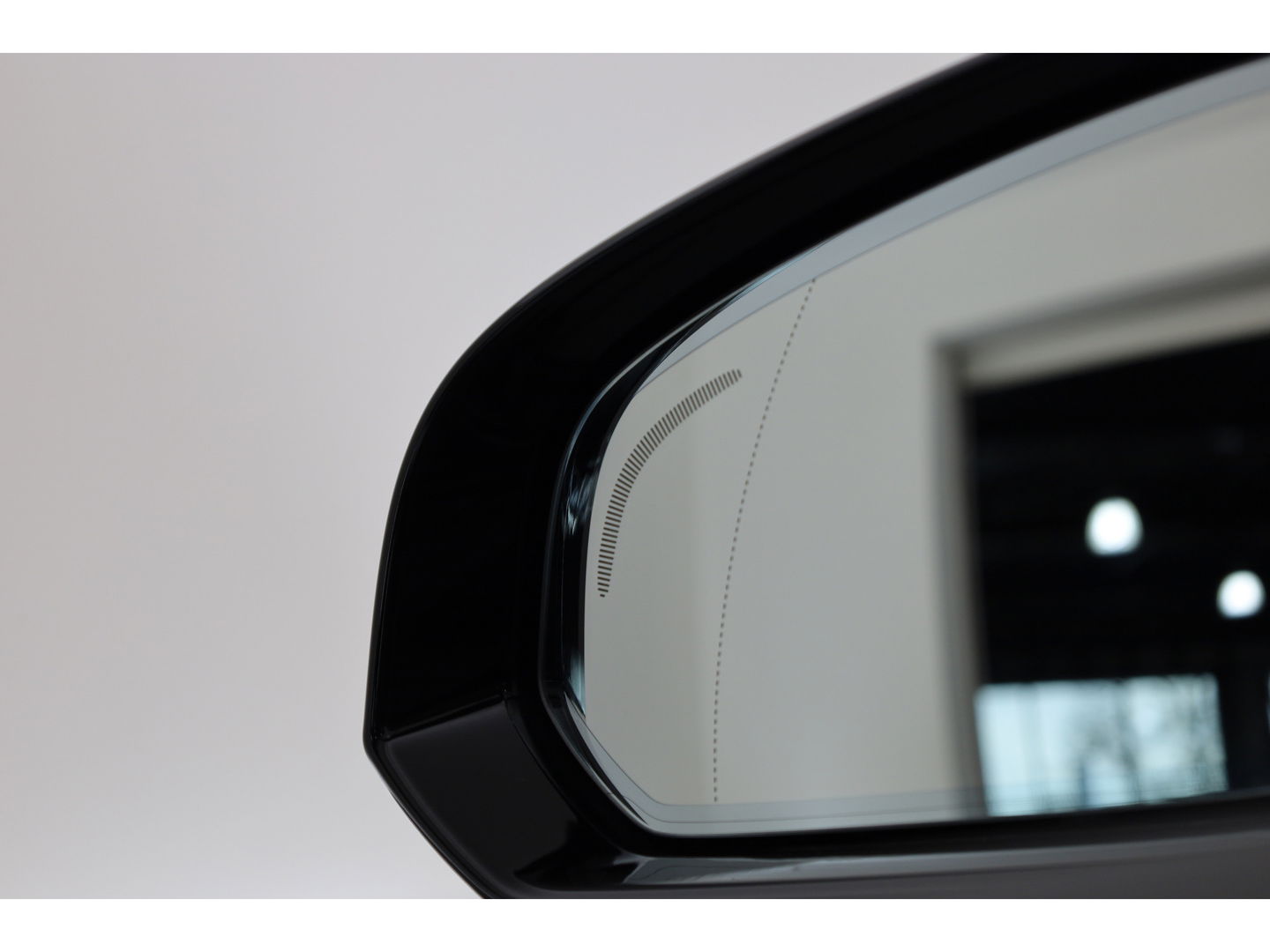 Volvo V60 2.0 T8 390 PK AWD R-Design | Pano-dak | Sportstoelen | HUD | Trekhaak | ACC | Blis | H&K Audio |