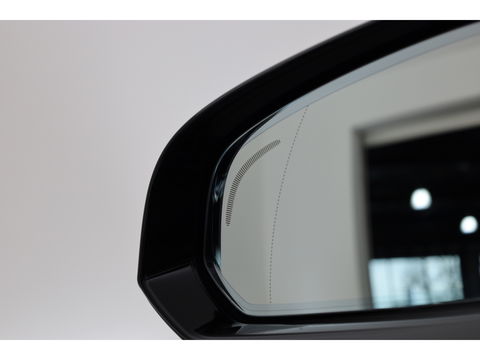 Volvo V60 2.0 T8 390 PK AWD R-Design | Pano-dak | Sportstoelen | HUD | Trekhaak | ACC | Blis | H&K Audio |