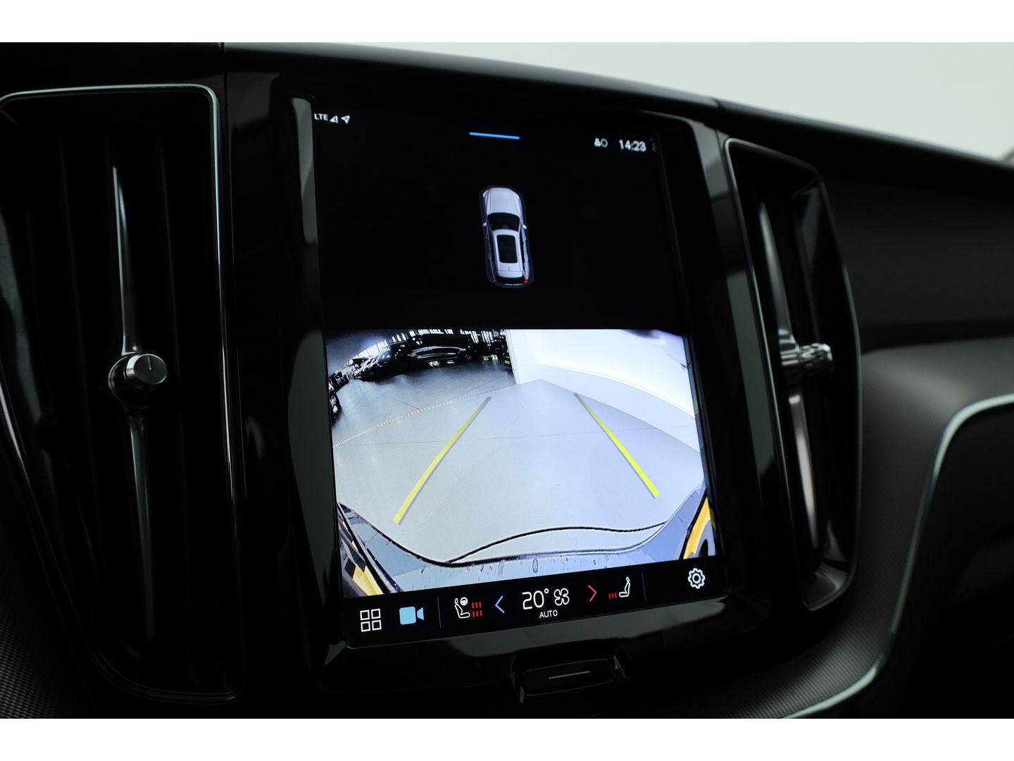 Volvo XC60 T6 Recharge Plus Bright | Pano | Memory seats | 360cam | Leder | 21'' | Harman Kardon