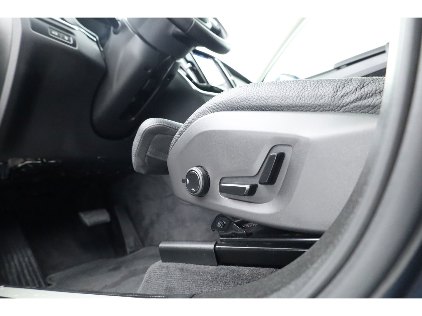 Volvo XC60 T6 Recharge Plus Bright | Pano | Memory seats | 360cam | Leder | 21'' | Harman Kardon