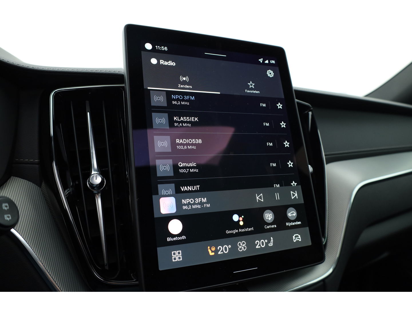 Volvo XC60 2.0 T6 Plug-in hybrid AWD Ultra Black Edition | Facelift | Pano-dak | HUD | H&K Audio | Sportstoelen | ACC | 4x stoel + stuurverw. |