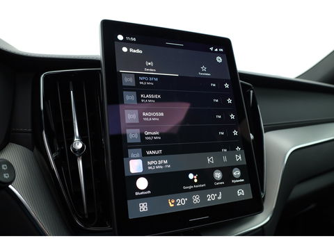 Volvo XC60 2.0 T6 Plug-in hybrid AWD Ultra Black Edition | Facelift | Pano-dak | HUD | H&K Audio | Sportstoelen | ACC | 4x stoel + stuurverw. |