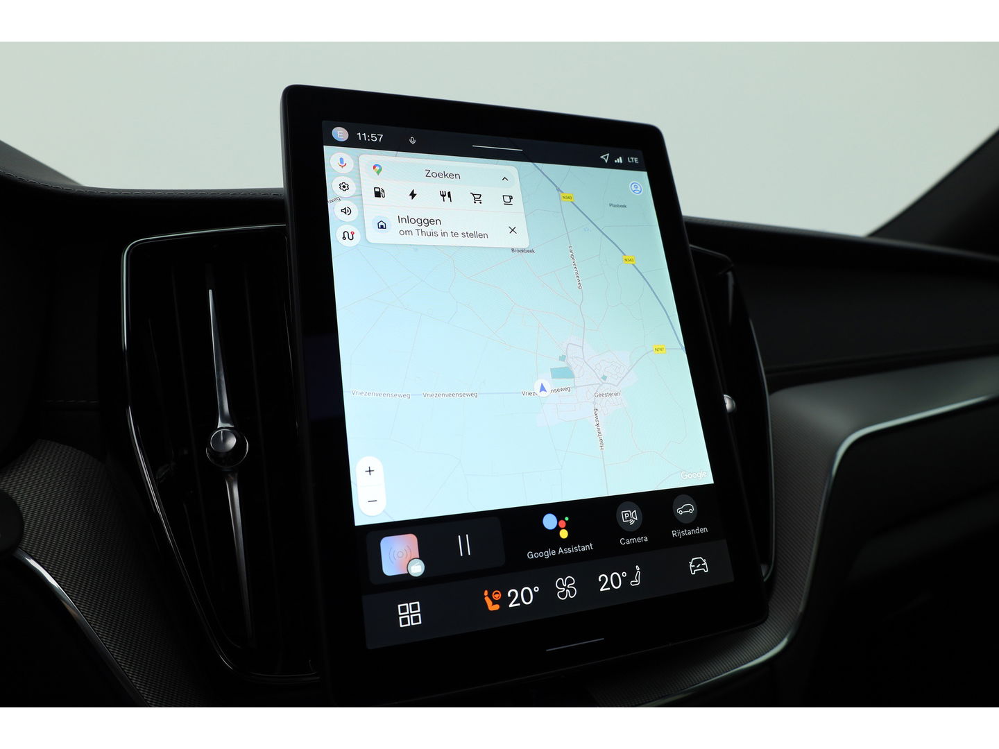 Volvo XC60 2.0 T6 Plug-in hybrid AWD Ultra Black Edition | Facelift | Pano-dak | HUD | H&K Audio | Sportstoelen | ACC | 4x stoel + stuurverw. |