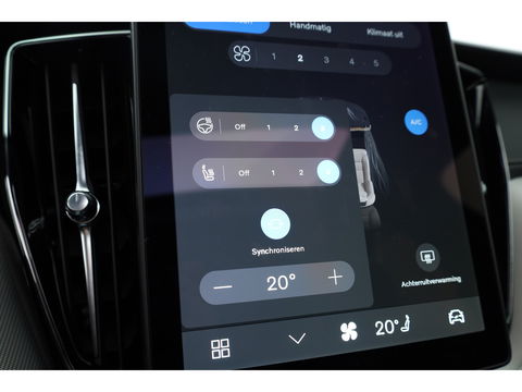 Volvo XC60 2.0 T6 Plug-in hybrid AWD Ultra Black Edition | Facelift | Pano-dak | HUD | H&K Audio | Sportstoelen | ACC | 4x stoel + stuurverw. |