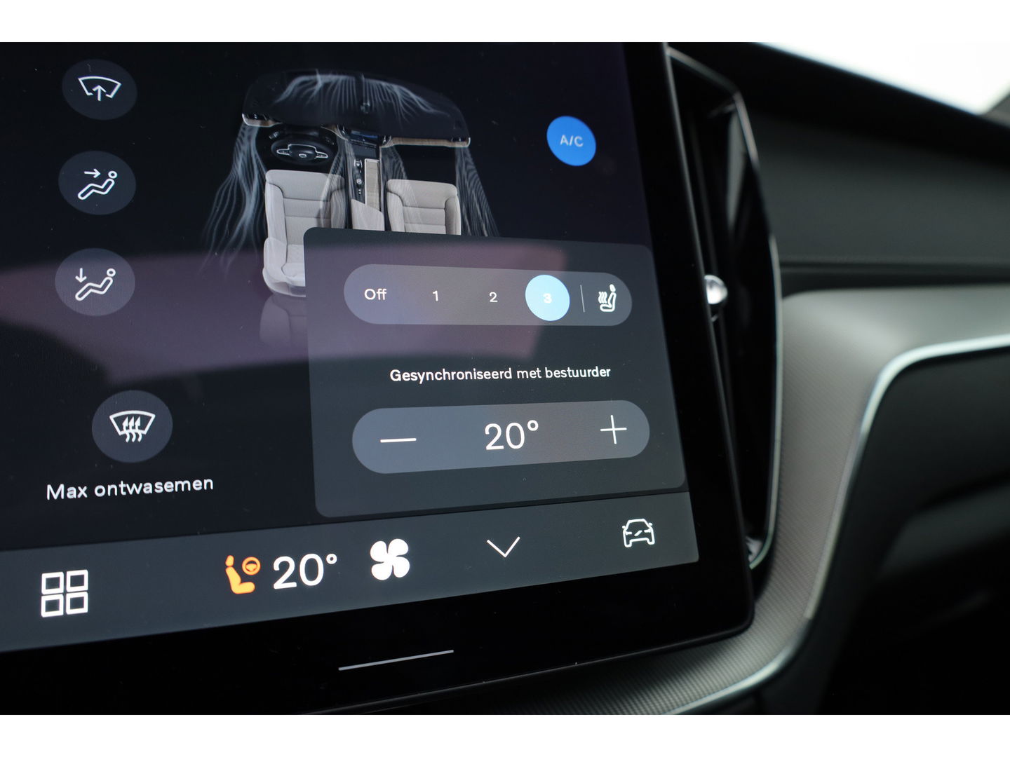 Volvo XC60 2.0 T6 Plug-in hybrid AWD Ultra Black Edition | Facelift | Pano-dak | HUD | H&K Audio | Sportstoelen | ACC | 4x stoel + stuurverw. |