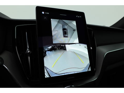 Volvo XC60 2.0 T6 Plug-in hybrid AWD Ultra Black Edition | Facelift | Pano-dak | HUD | H&K Audio | Sportstoelen | ACC | 4x stoel + stuurverw. |